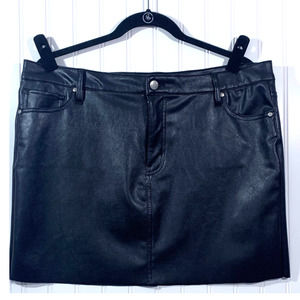Love, Fire Pleather Mini Skirt Black Size 30